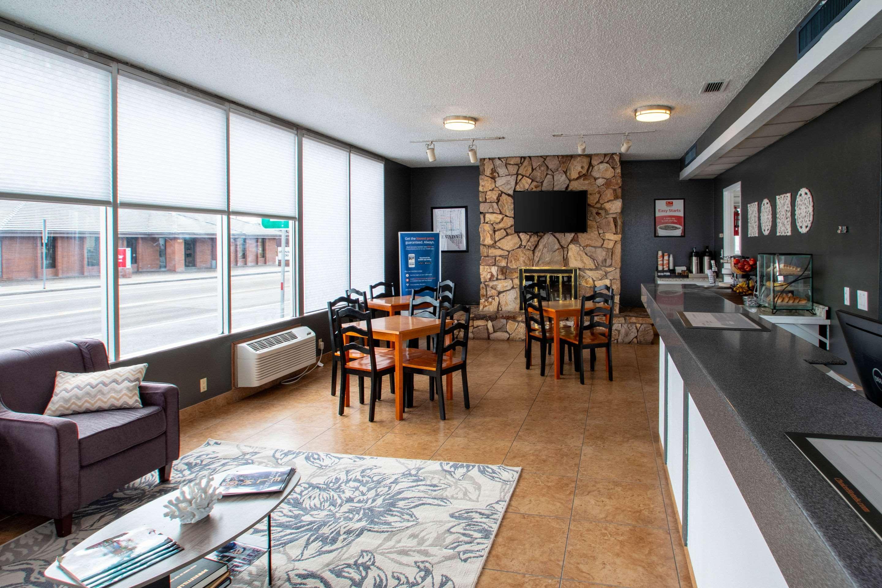 Econo Lodge Elko Downtown Area Экстерьер фото